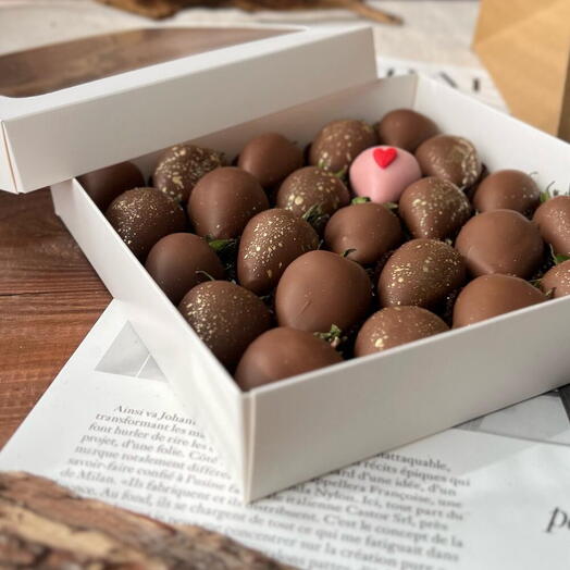 Chocolate covered strawberries with pink heart