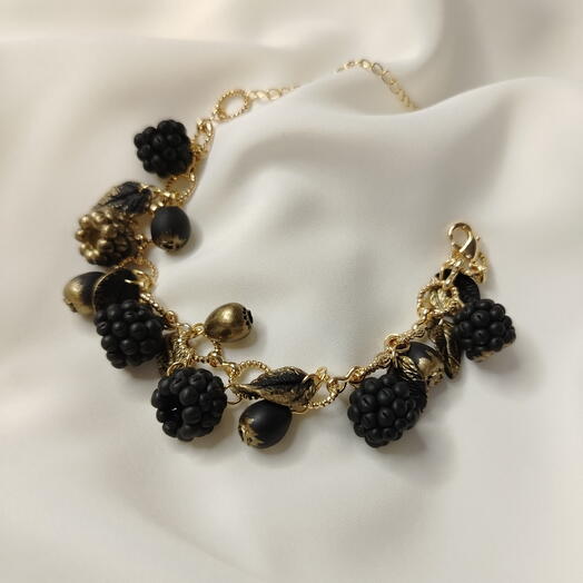 Браслет черно золотистый с малиной (ежевикой)