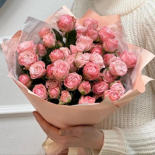 Букет кустовых пионовидных роз бомбастик