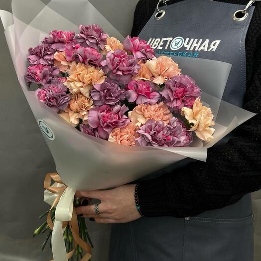 Моно букет из 25 сиреневых и персиковых диантусов -(арт.МБСПД-25)