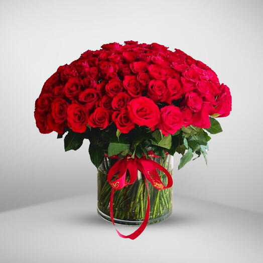 101 red Petals vase