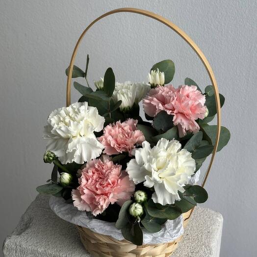 Корзина с диантусами