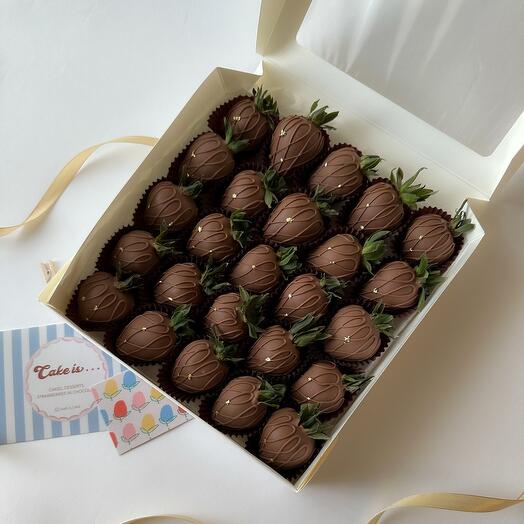 Клубника в премиальном шоколаде 25 шт., strawberries in premium chocolate