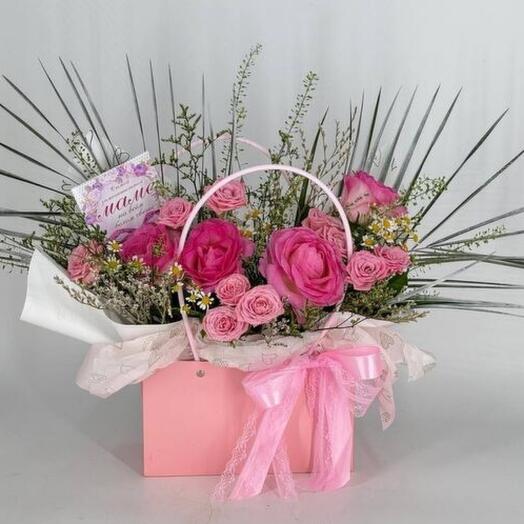Handbag with flowers and pink roses as a gift to mom