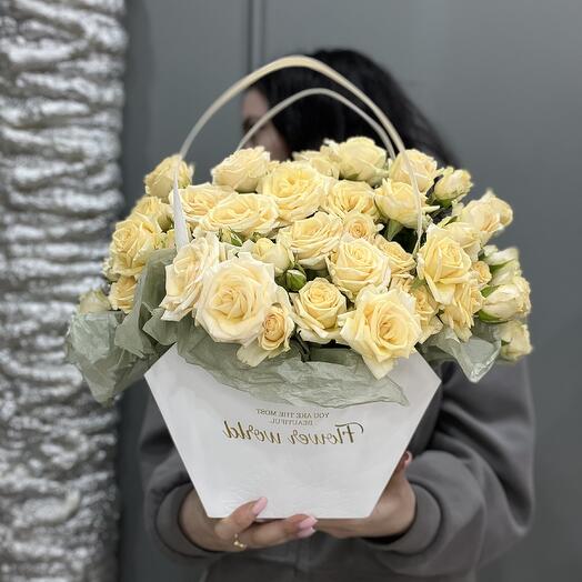 Корзина с розами