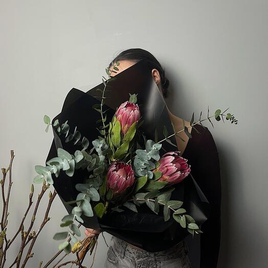 Монобукет из протеи с эвкалиптом