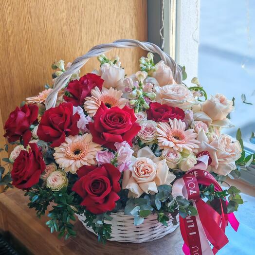 Корзина с цветами