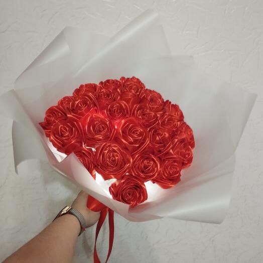 Букет красных роз 25 шт