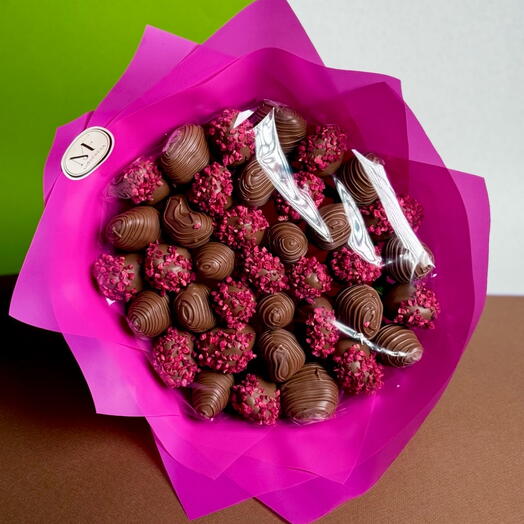 Chocolate-covered strawberries "Summer box green"