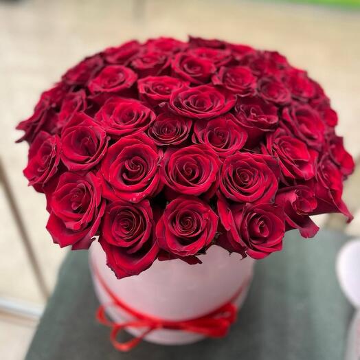 51 роза в коробке