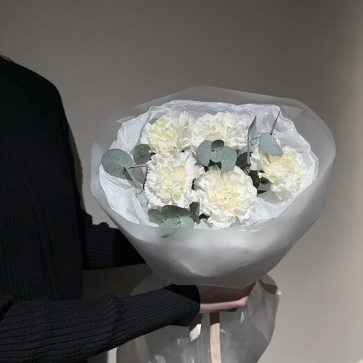 Букет из 5 диантусов с эвкалиптом