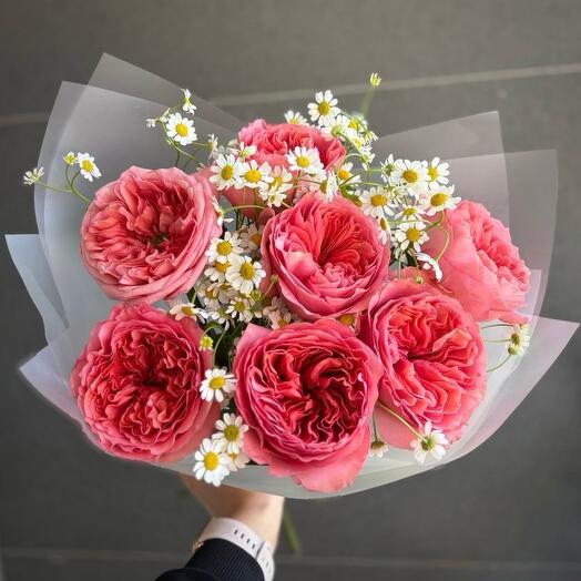Букет шикарных пионовидных роз с ромашкой для той самой💕