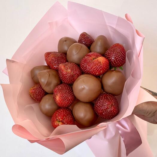 N63 Bouquet of chocolate-covered strawberries, 19 pieces