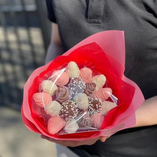 Букет из клубники в шоколаде 19 ягод