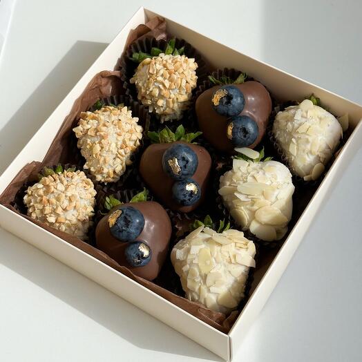 Клубника в шоколаде 9-12 ягод «Вкус»