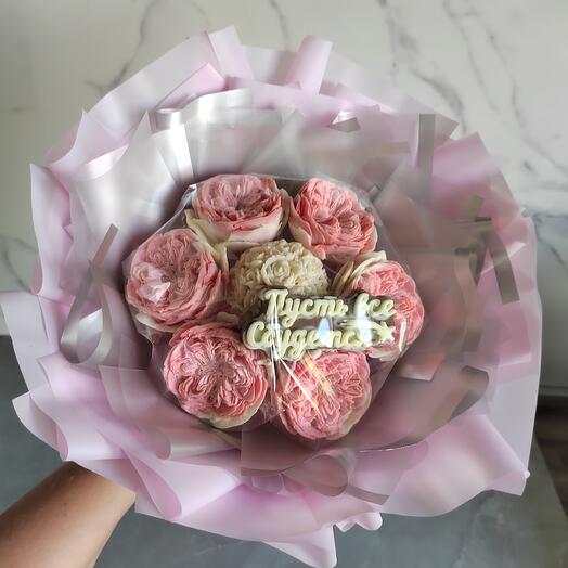 Шоколадный букет из пионовидных роз