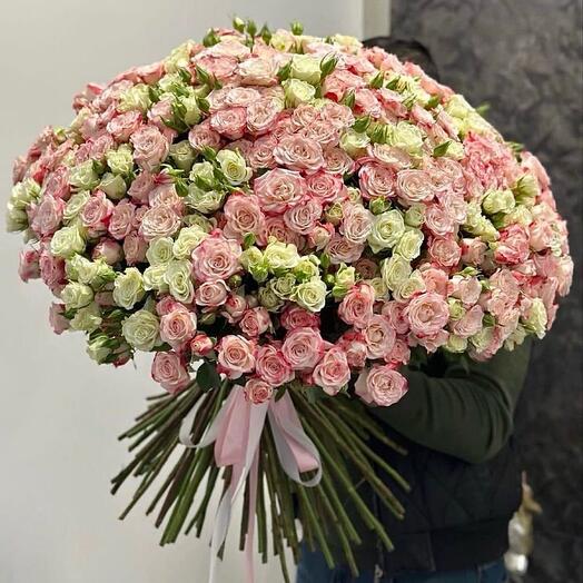Букет из кустовых роз