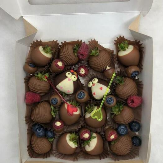Пингвины Клубника в шоколаде+малина в шоколаде+ голубика в шоколаде