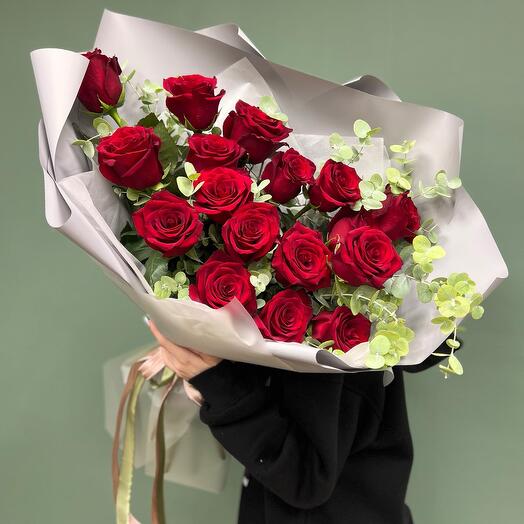 Ramo de rosas "Freedom" con eucalipto