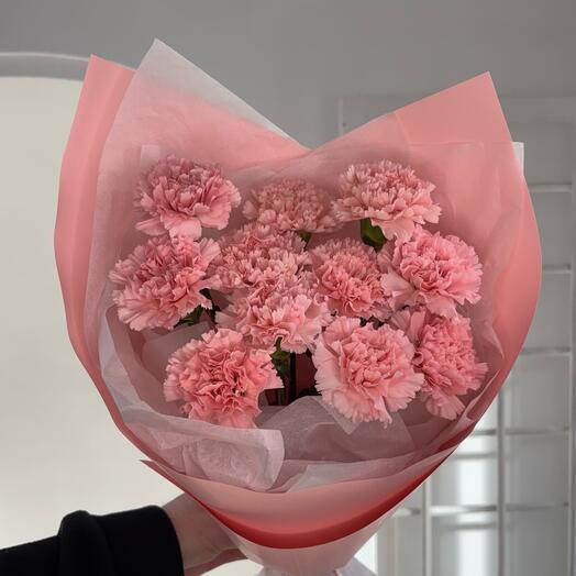 11 розовых гвоздик в упаковке