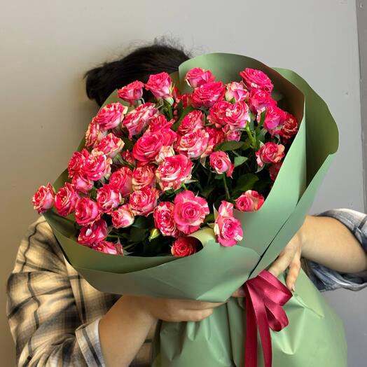 Букет из кустовых роз сорта Fair works