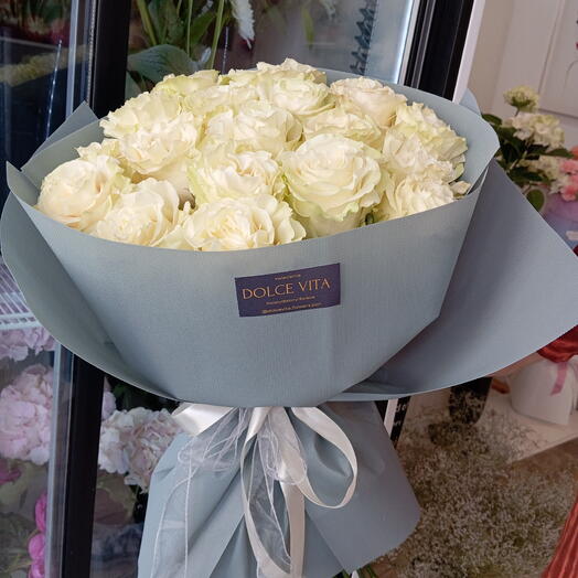 Buquê de 17 rosas brancas