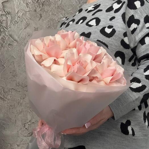 Bouquet with French Frutetto roses