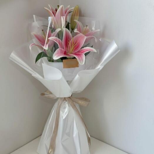 Букет из нежно-розовых лилий