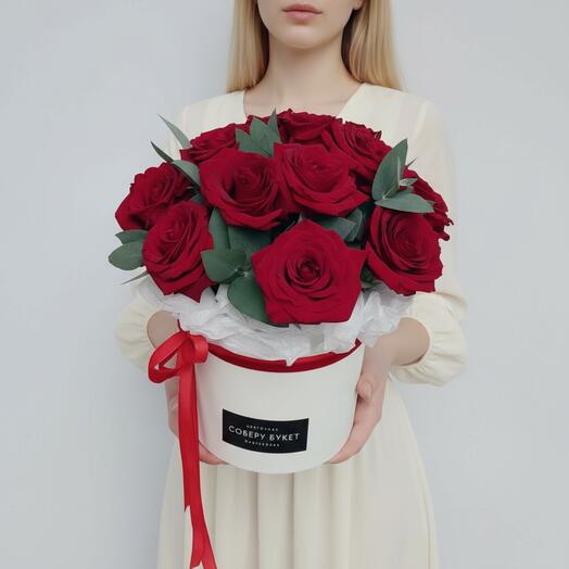 Соберу букет 🌿245 ( коробка из 15 красных роз с эвкалиптом )
