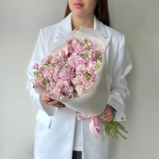 Монобукет из 11 розовых кустовых маттиолл