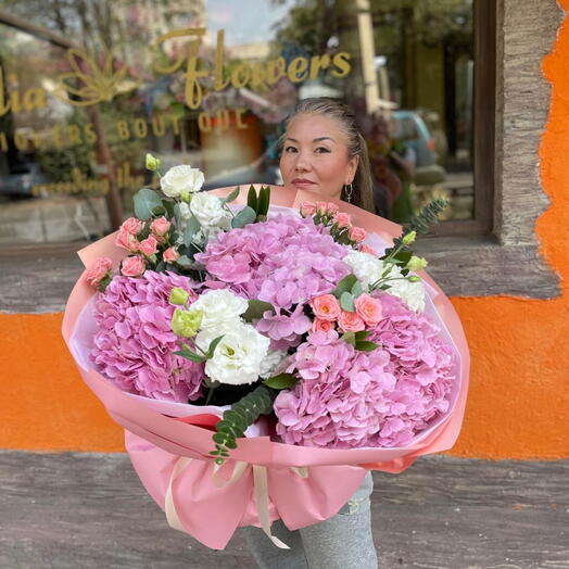 Букет из трех гортензий