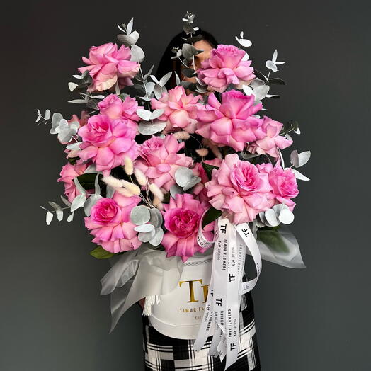 Французские розы «Мандала» с эвкалиптом