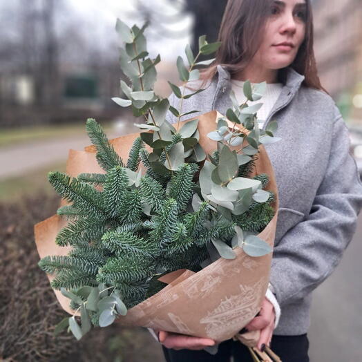 Зимний букет из норвежской пихты и эвкалипта