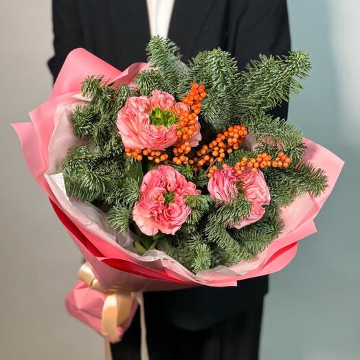 Новогодний букет GF с нобилисом, пионовидными розами и эустомой
