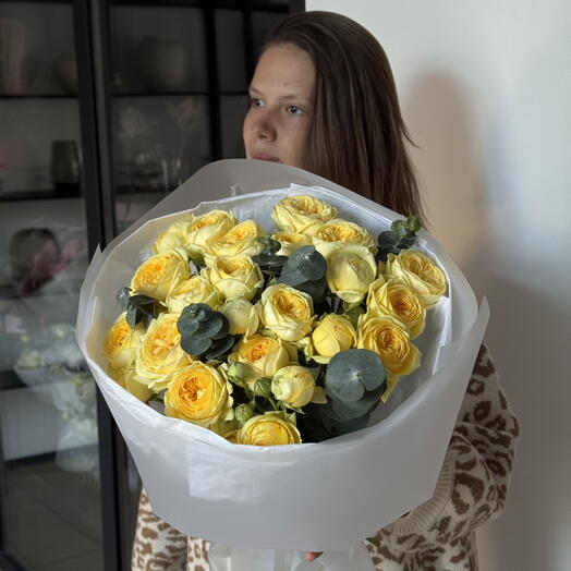 Желтые кустовые розы