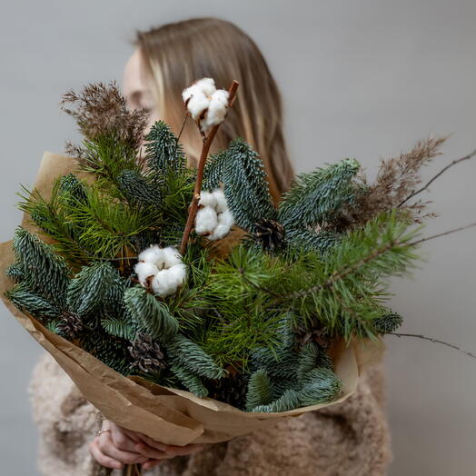 Зимний интерьерный букет из натуральных материалов: пихта нобилиса, сосна, шишки, береза и хлопок