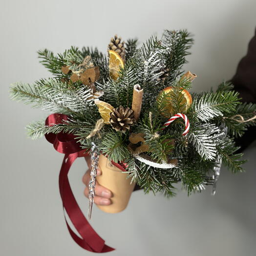 Композиция Зимняя сказка с елочными игрушками, Нобилисом, корицей