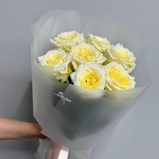 Монобукет из белых роз