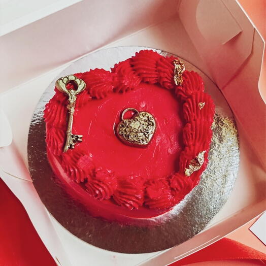 Бенто торт в форме сердца с ключиком и замком на день всех влюбленных