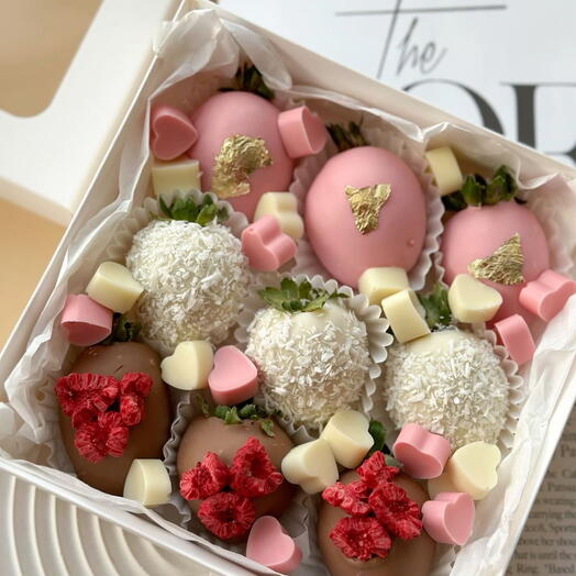 9 chocolate-covered strawberries with hearts