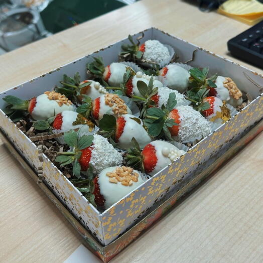 Белоснежная клубника в шоколаде