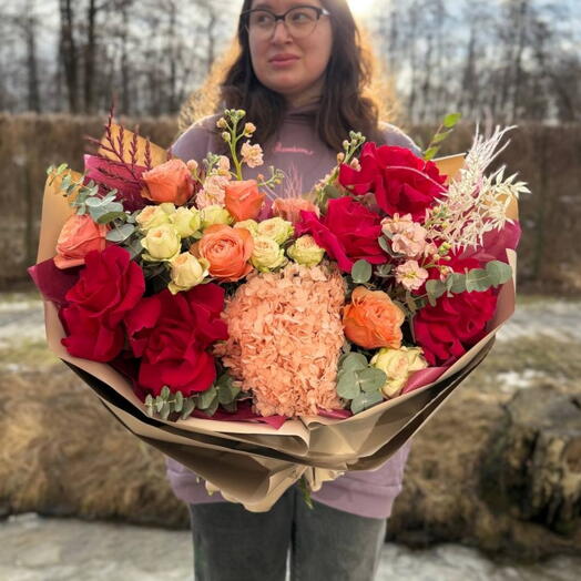 Шикарный букет из роз и Гортензии