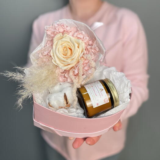 Набор «люблю» с ароматической свечой и букетом из сухоцветов