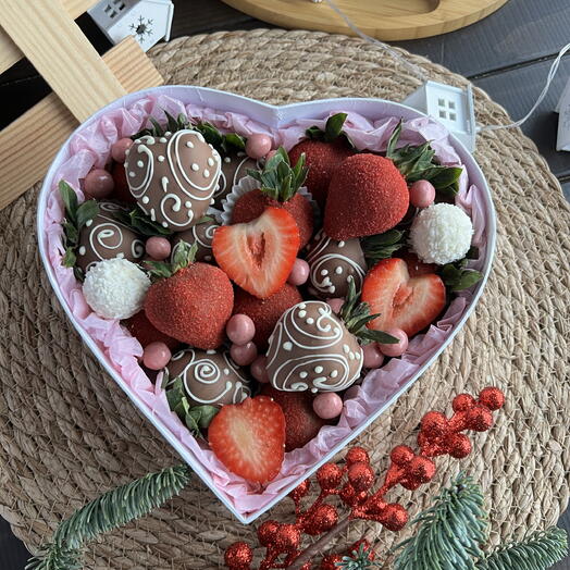 Сердце с клубникой