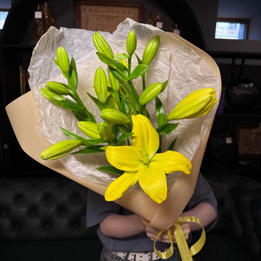 Yellow lili