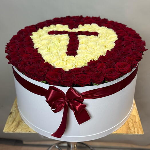 Розы микс в шляпной коробке
