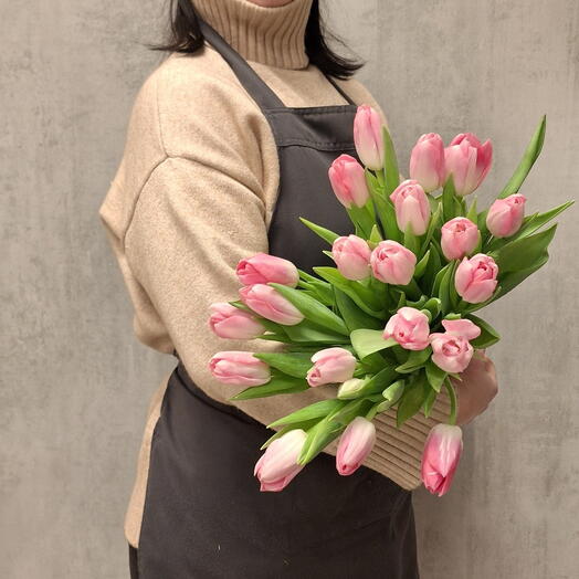 Букет из 21 розовых тюльпанов в ленте