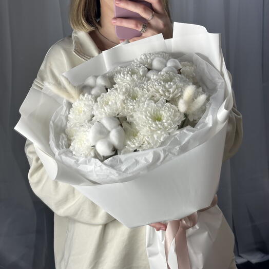 Монобукет с хризантемой и сухоцветами + подарок от магазина