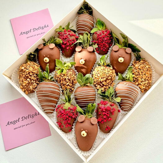 Клубника в молочном шоколаде "Choco bears"M(16-25 ягод)