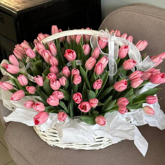 Корзина из 101 розового тюльпана